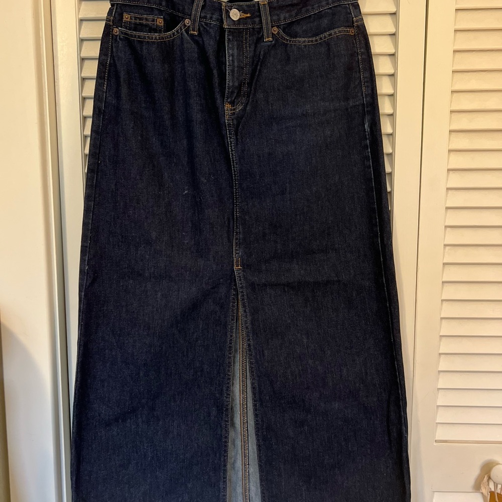 Gap Vintage Women's Dark Blue Denim Skirt
